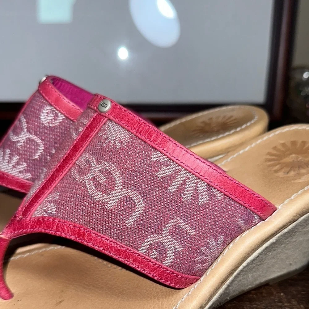 Ugg Women's Solena Pink thong Wedge Sandals size 7